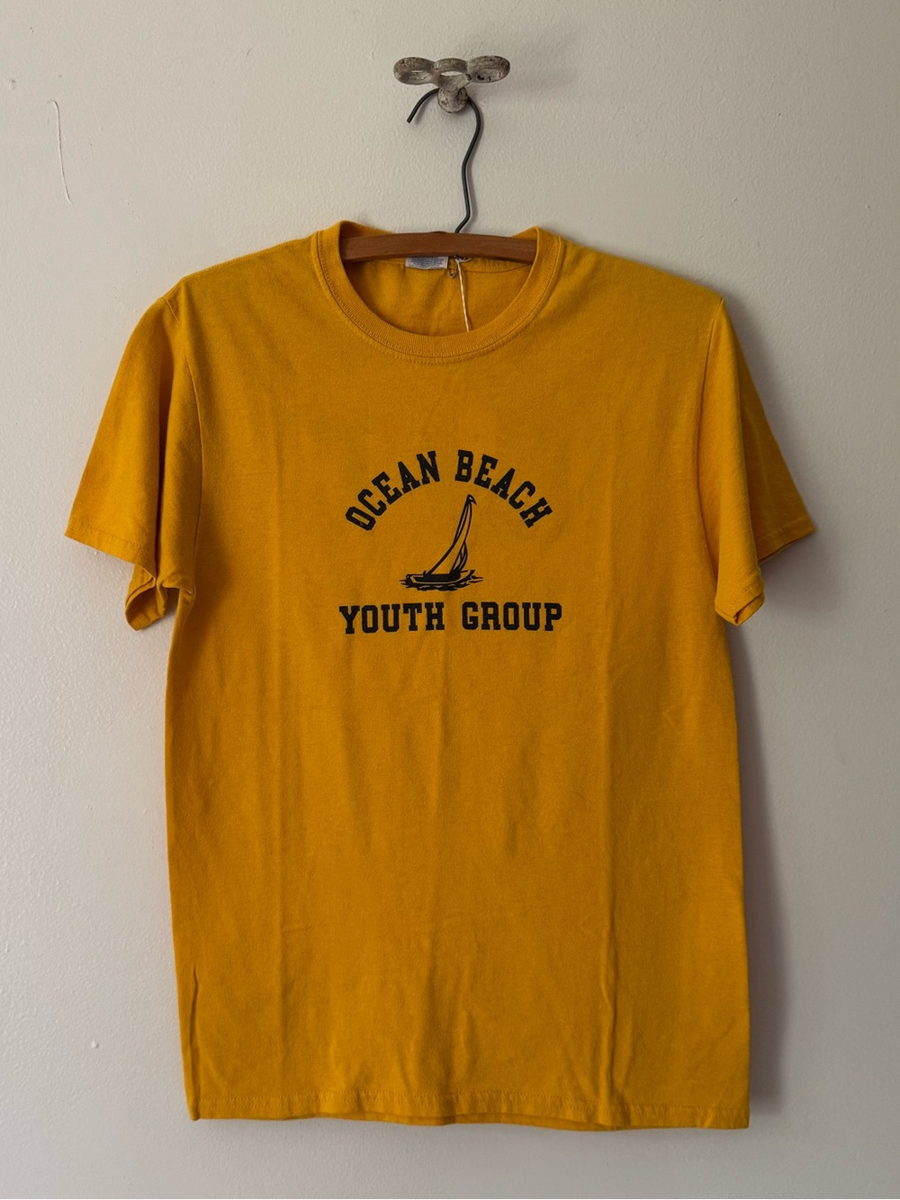 Jerzees Vintage Golden Yellow T-Shirt with Nautical Ocean Beach Graphic.